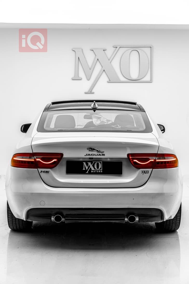 جاكوار XE